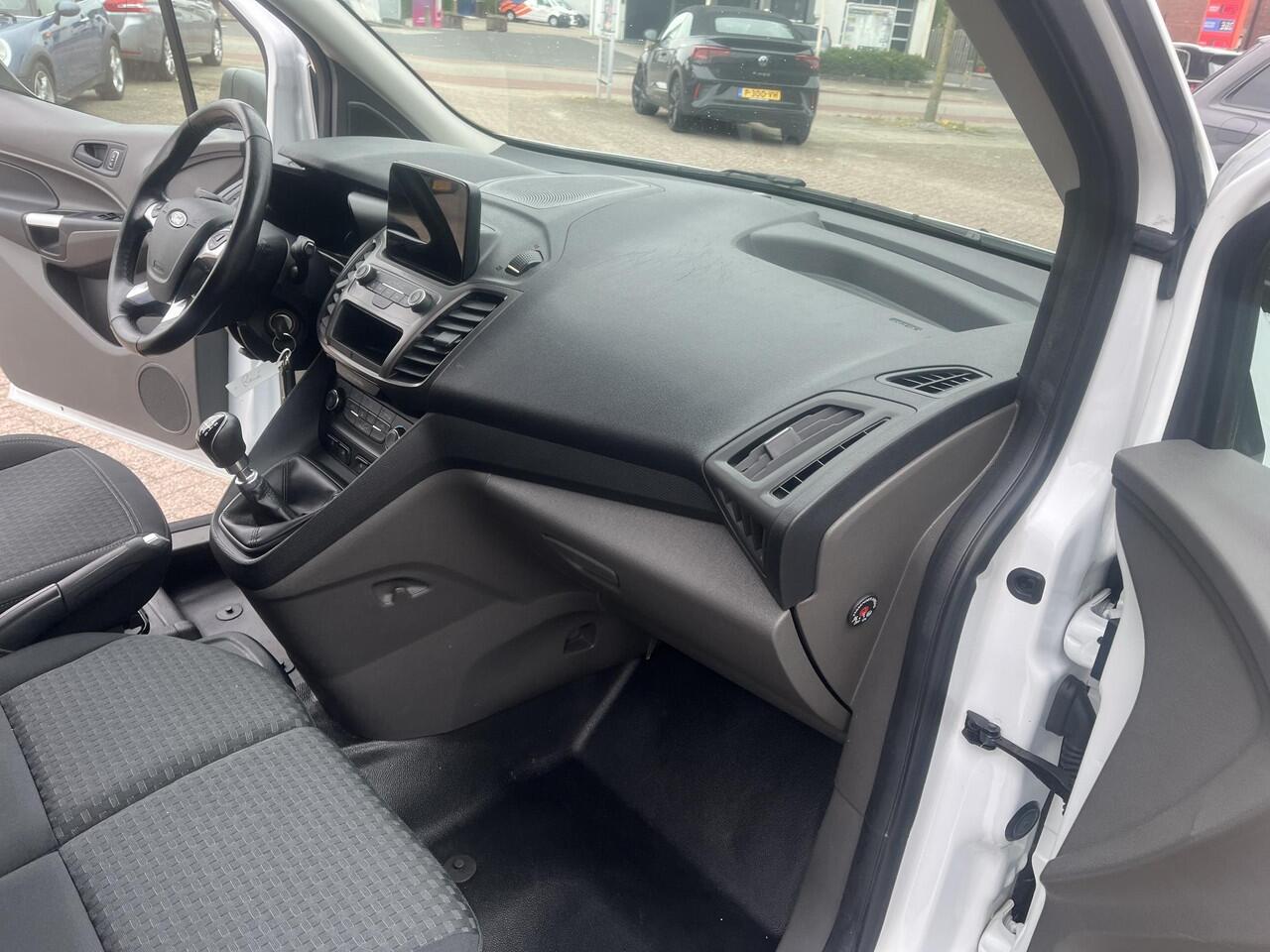 Ford TRANSIT CONNECT 1.0 Ecoboost L1 Trend Airco. navi. A- camera, PDC. Erg goed onderhouden. zuinige benzine motor, uitneembare betimmering.