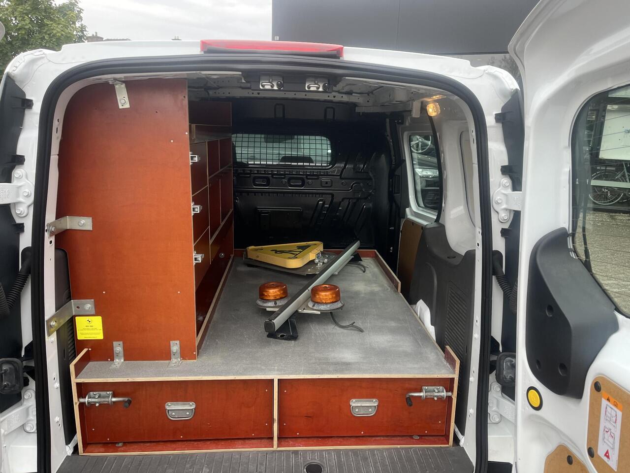 Ford TRANSIT CONNECT 1.0 Ecoboost L1 Trend Airco. navi. A- camera, PDC. Erg goed onderhouden. zuinige benzine motor, uitneembare betimmering.