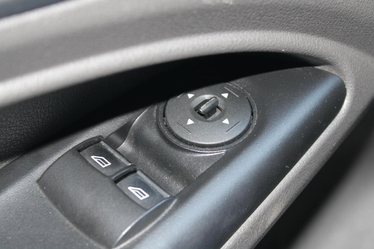 Ford TRANSIT CONNECT 1.5 EcoBlue L2 Trend | Trekhaak | Cruise Control | Camera | Voorruitverwarming | Airco | 3 Zitter | Navigatie