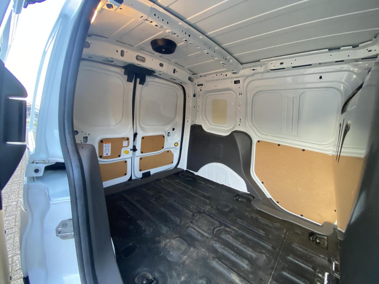 Ford TRANSIT CONNECT 1.5 EcoBlue L1 Trend / NL-Auto / Apple-Carplay & Android-Auto / Cruise-Control / Climate-Control / Zijschuifdeur-Rechts / DAB Radio-Bluetooth / Navi / Armsteun-Voor / PDC-Achter met Camera / 16'' LMV / All-Season / ENZ.