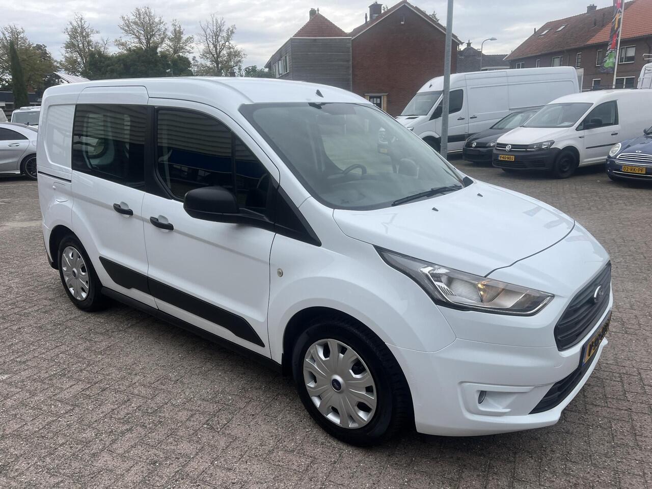 Ford TRANSIT CONNECT 1.0 Ecoboost L1 Trend Airco. navi. A- camera, PDC. Erg goed onderhouden. zuinige benzine motor, uitneembare betimmering.