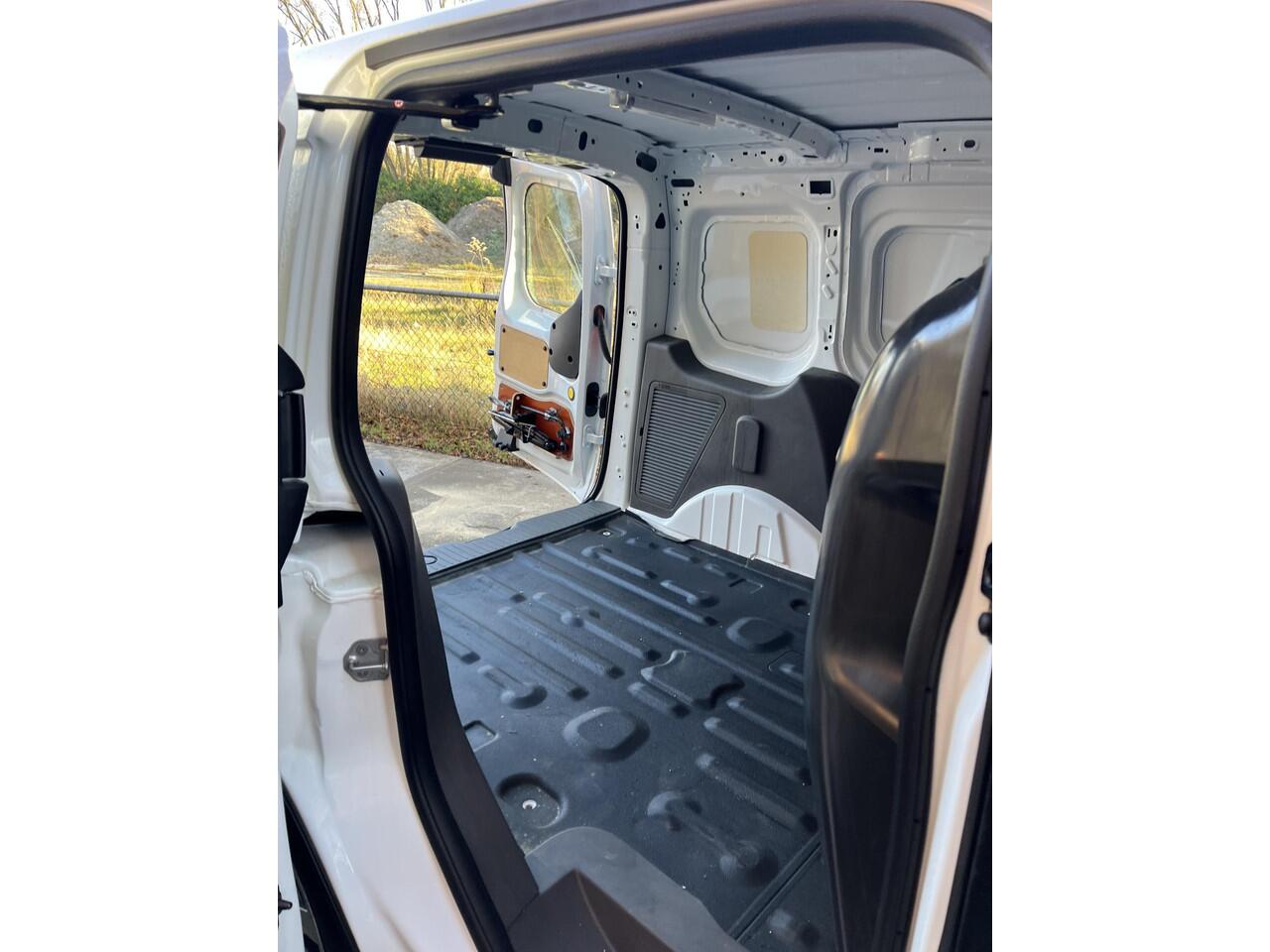 Ford TRANSIT CONNECT 1.0 Ecoboost L1 Trend Airco. navi. A- camera, PDC. Erg goed onderhouden. zuinige benzine motor, uitneembare betimmering.