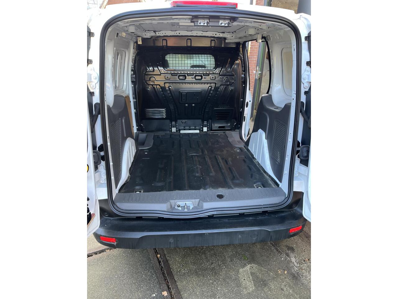 Ford TRANSIT CONNECT 1.0 Ecoboost L1 Trend Airco. navi. A- camera, PDC. Erg goed onderhouden. zuinige benzine motor, uitneembare betimmering.