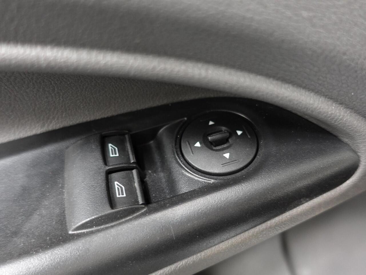 Ford TRANSIT CONNECT 120pk Automaat Trend Navigatie Camera Apple Carplay/ Android auto Parkeersensoren Cruise control Airco