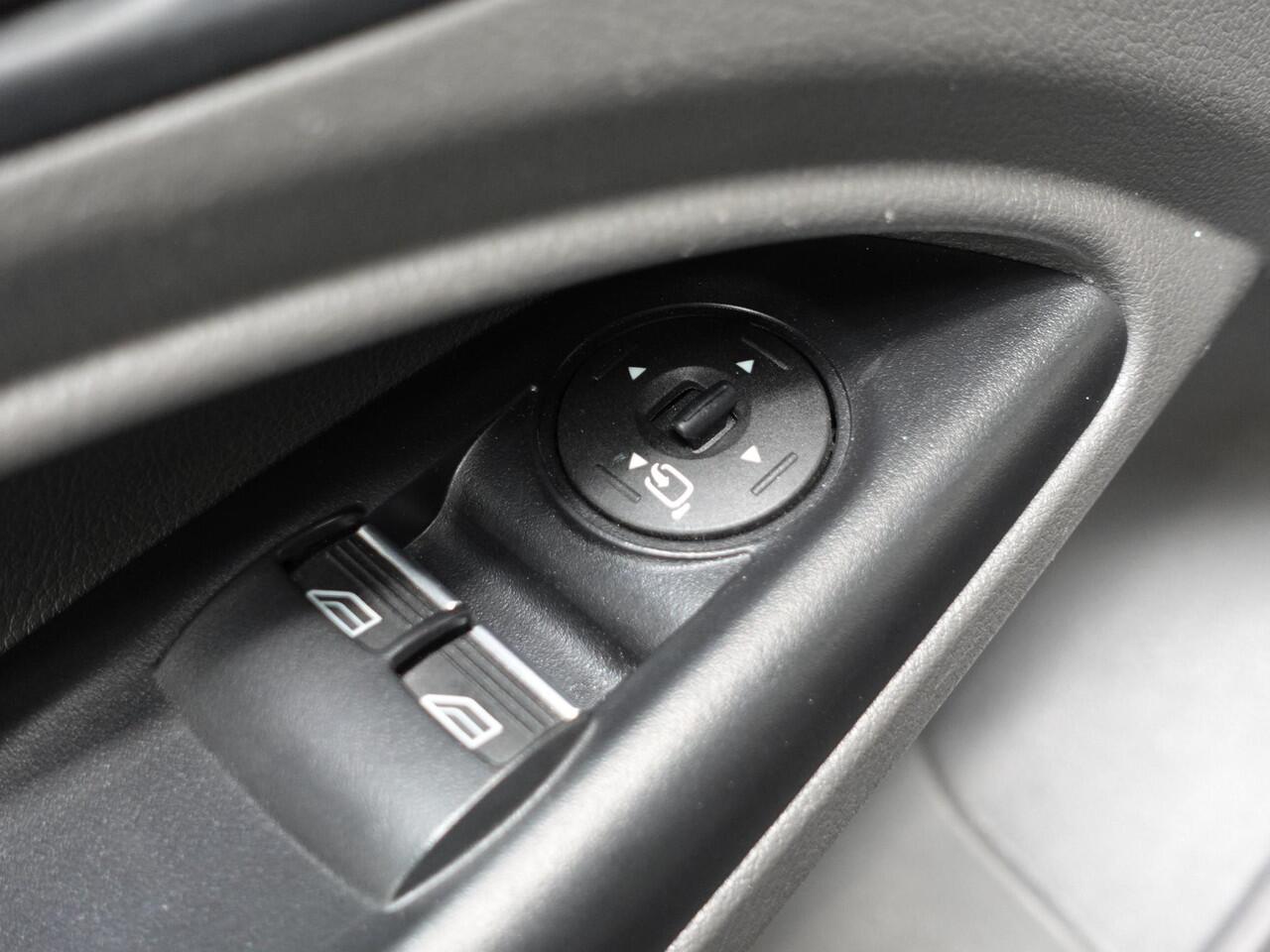 Ford TRANSIT CONNECT 120pk Automaat L2 Versnellingsbak/gearbox probleem Navigatie Camera Airco Cruise control 3-Zits Euro6