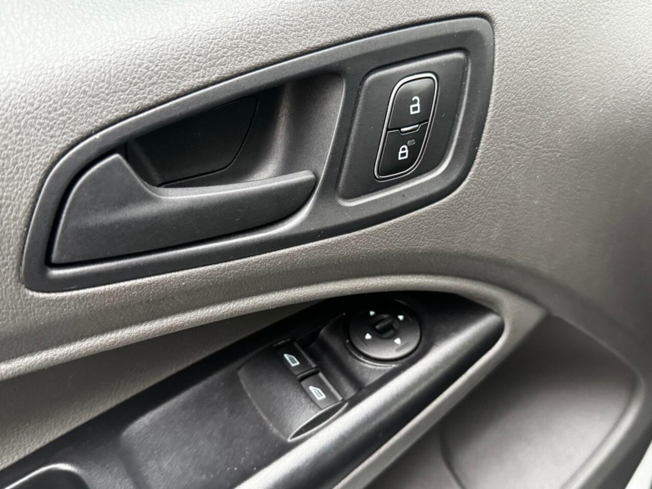 Ford TRANSIT CONNECT 1.5 EcoBlue 75pk Dealeronderhouden / Nap / Cruise / Trekhaak