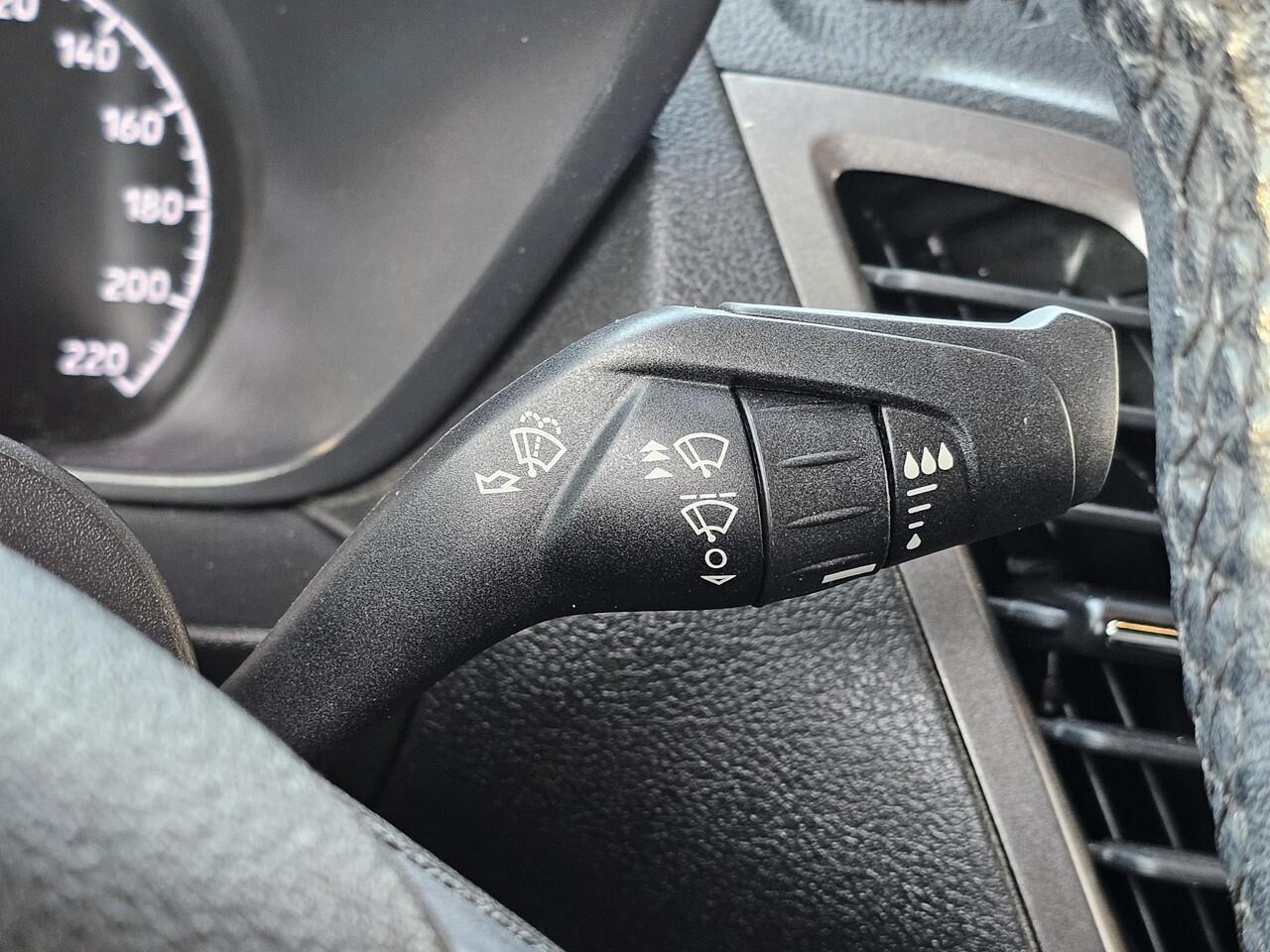 Ford TRANSIT CONNECT 1.5 EcoBlue L2 Trend Trekhaak | Imperiaal | Navigatie | Cruise control | App-voorbereiding | Multifunctioneel stuurwiel etc.