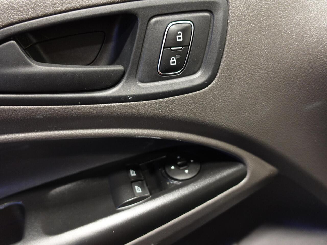 Ford TRANSIT CONNECT 1.5 EcoBlue L1 Trend Airco Navi Carplay PDC A+Camera Trekhaak Imperial Cruise Control