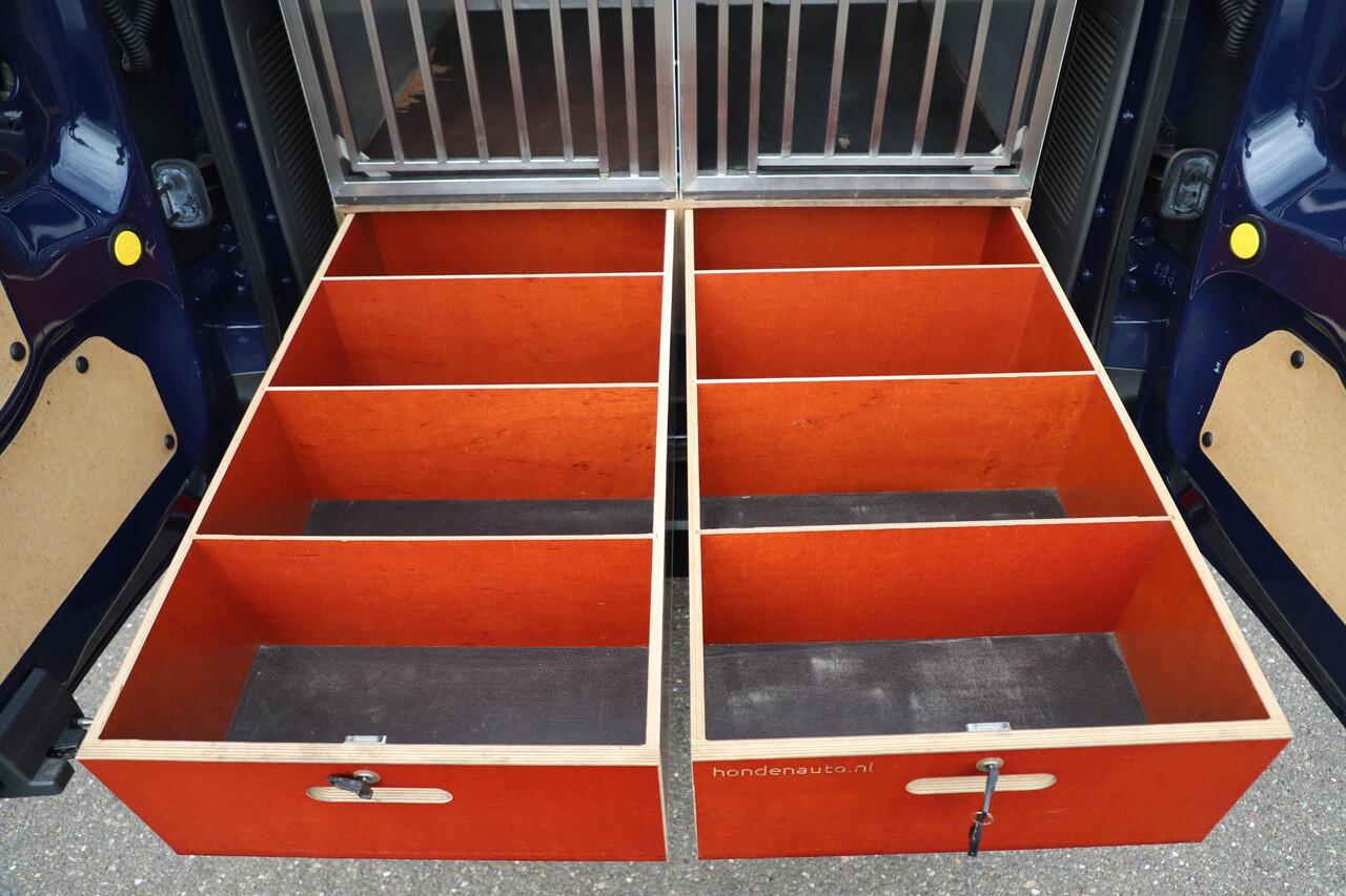 Ford TRANSIT CONNECT 1.5 EcoBlue L1 Automaat Hondenauto Ventilatie Achterin Hondentransport Radio Bluetooth Airco Cruise Voorruitverwarming Inrichting voor Beesten