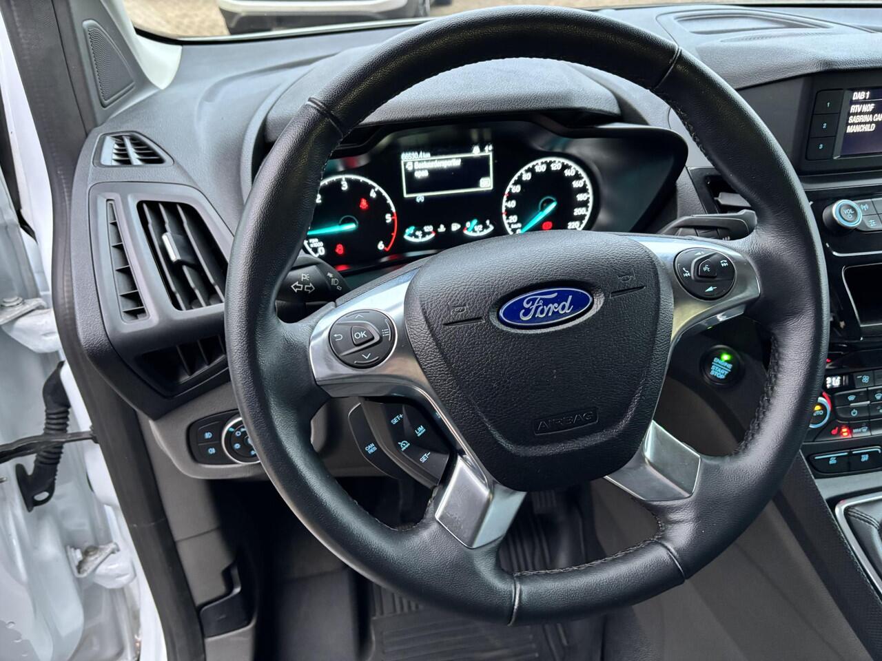 Ford TRANSIT CONNECT 1.5 EcoBlue L2 Limited | SCI | 100pk | Trekhaak | Dubbele Zijschuifdeur! | Stoelverwarming | Houten Laadvloer | 16" LMV | All Season banden