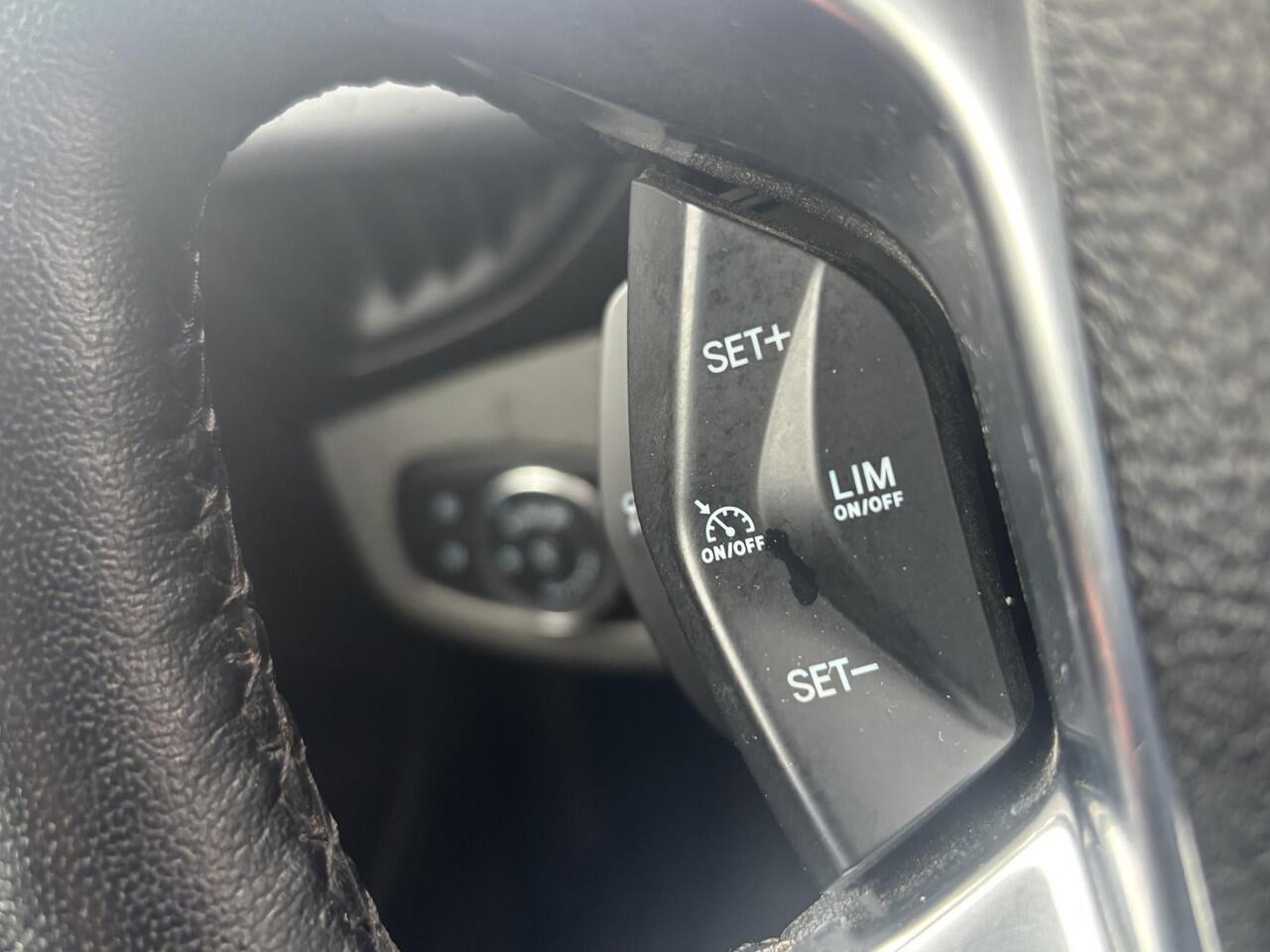 Ford TRANSIT CONNECT 1.0 Ecoboost L1 Trend | SCI | 100pk | Trekhaak | Cruise control | Parkeersensoren | 3 zits | Bluetooth