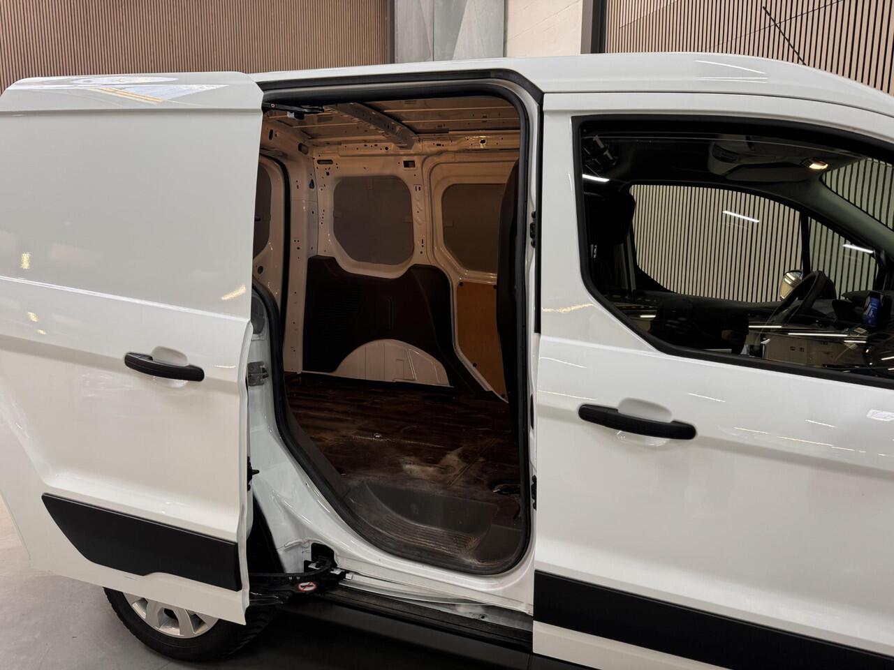 Ford TRANSIT CONNECT 1.5 EcoBlue 100pk Trend Navi Camera Trekhaak Cruise Fabrieksgarantie