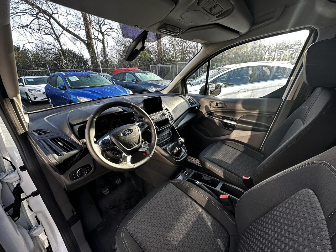 Ford TRANSIT CONNECT 1.5 EcoBlue 100pk Trend Navi Camera Trekhaak Cruise Fabrieksgarantie