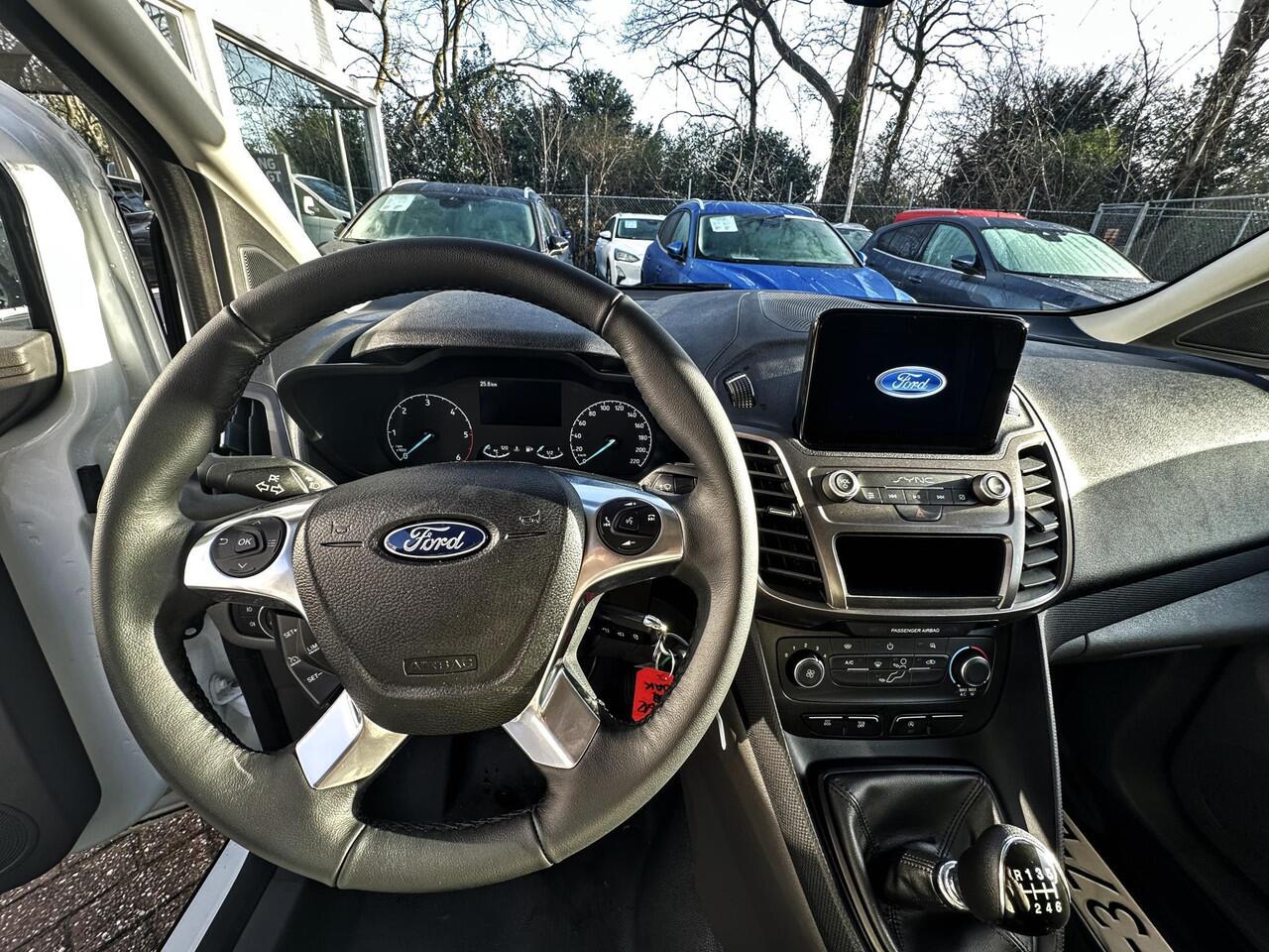 Ford TRANSIT CONNECT 1.5 EcoBlue 100pk Trend Navi Camera Trekhaak Cruise Fabrieksgarantie