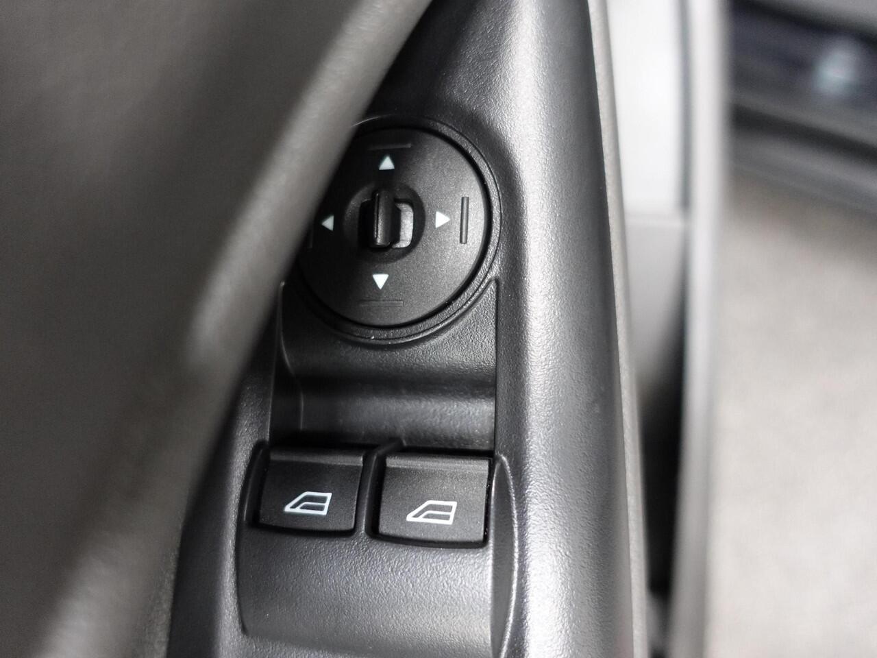 Ford TRANSIT CONNECT 1.5 EcoBlue L2 Trend Navi Airco Camera Bluetooth Carplay 3Zits Trekaak Parkeersensoren