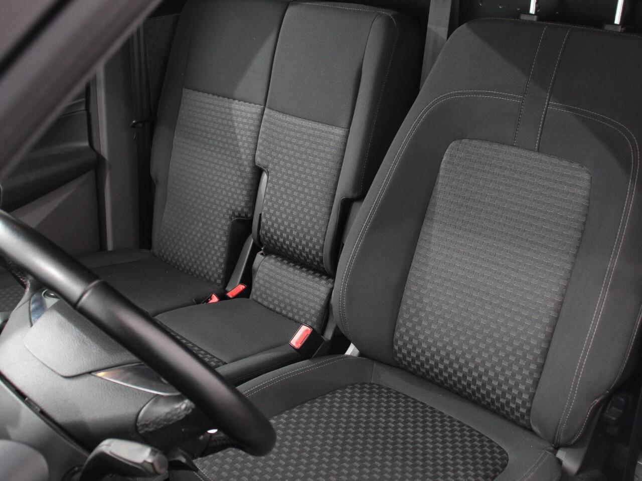 Ford TRANSIT CONNECT 100pk Automaat L2 Trend | Navigatie | Camera | Imperiaal met ladder rol | Cruise control | Trekhaak | 3-Zits | Airco | DAB+ | Euro6