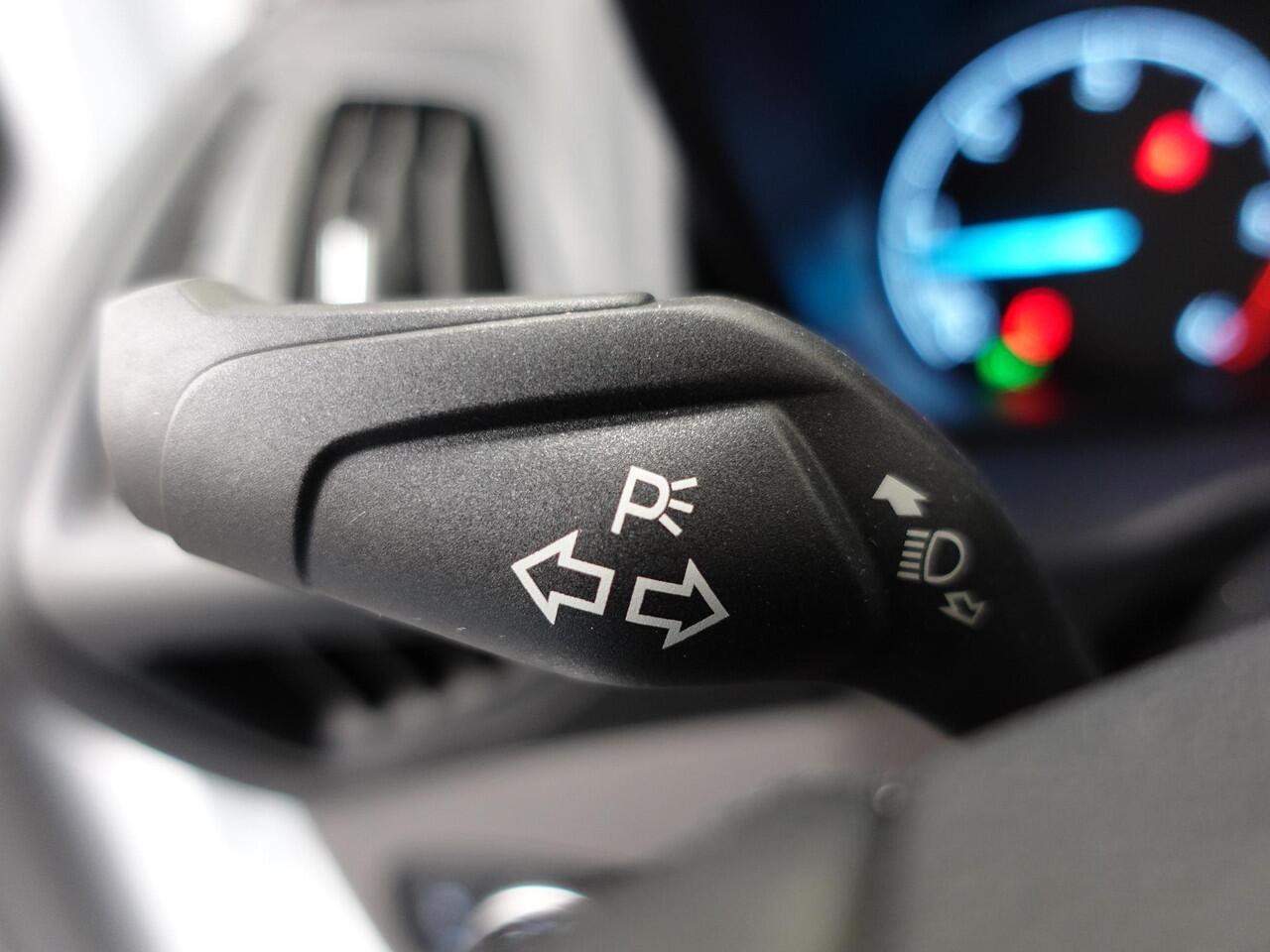 Ford TRANSIT CONNECT 1.5 EcoBlue L2 Trend Navi Airco DAB+ PDC Camera Bluetooth LM Velgen Carplay 3-Zits