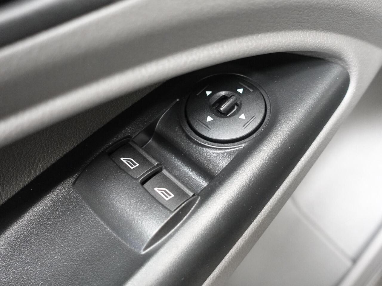 Ford TRANSIT CONNECT 1.5 EcoBlue L2 Trend Automaat Navi Airco Parkeersensoren Cruise Control Camera