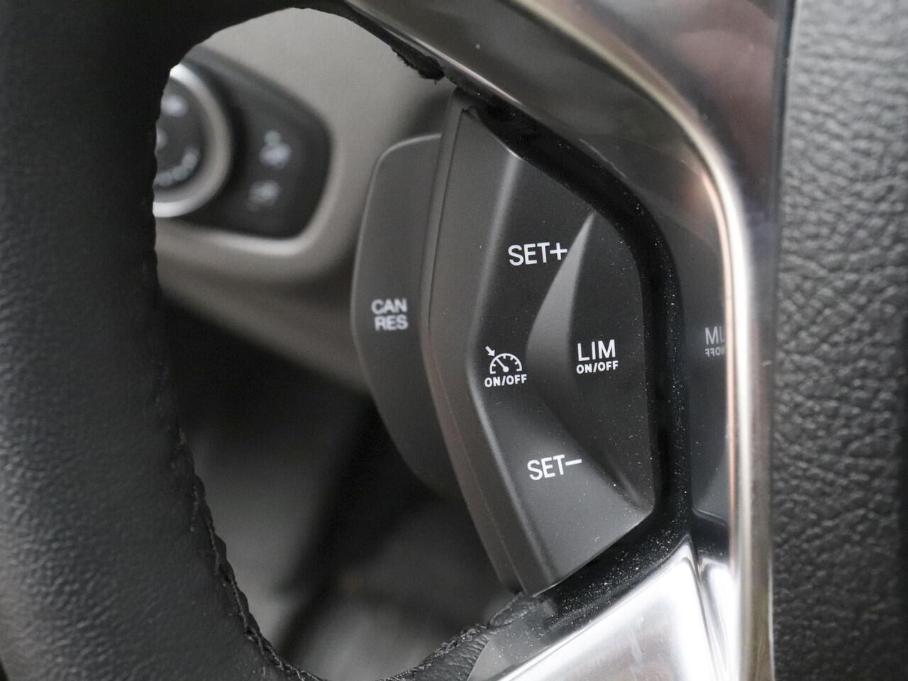 Ford TRANSIT CONNECT 1.5 EcoBlue L2 Trend Automaat Navigatie Airco Parkeersensoren Cruise Control 3Zits Camera DAB+