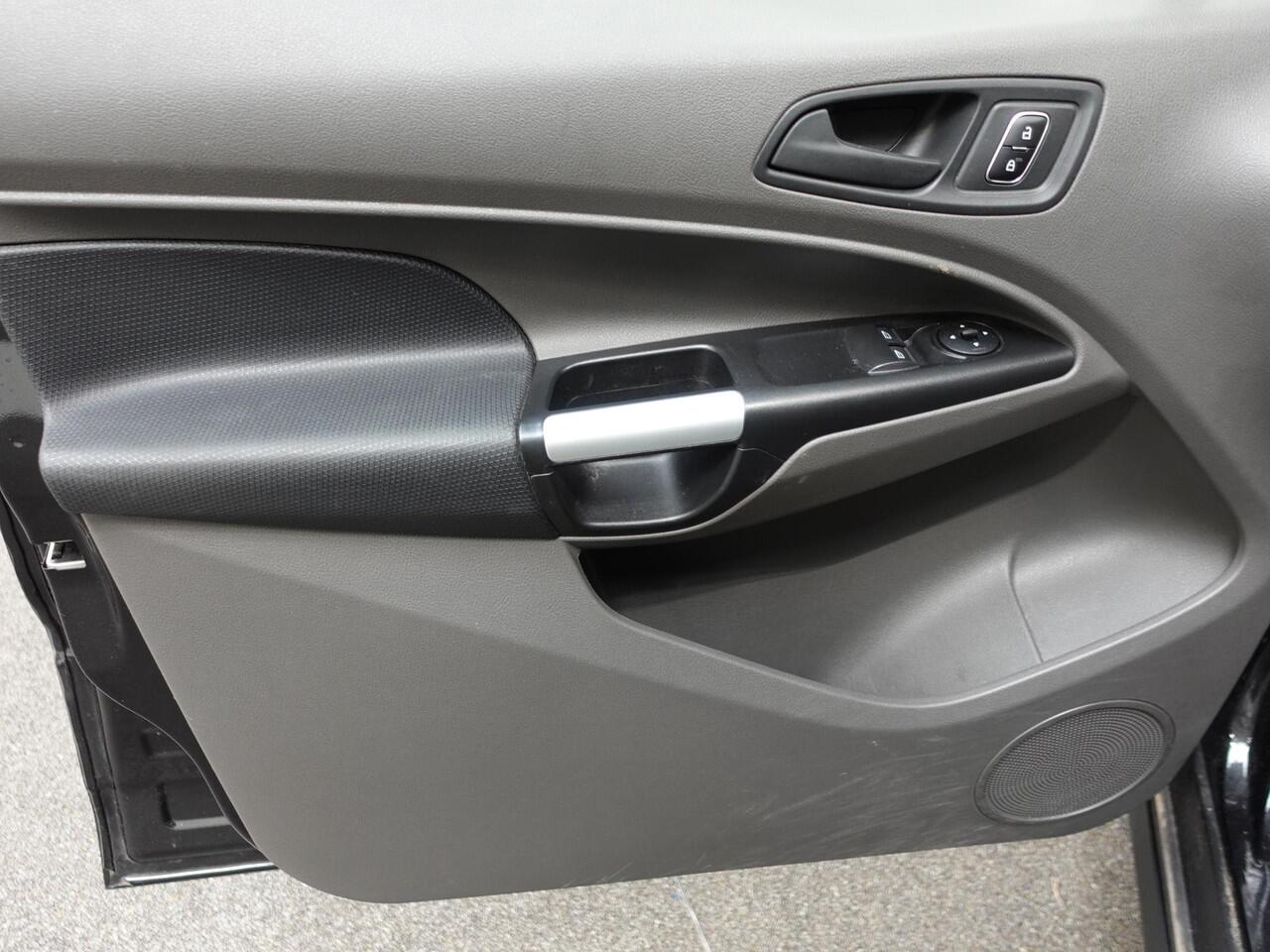 Ford TRANSIT CONNECT 100pk Automaat L2 Trend Navigatie Camera Parkeersensoren Cruise control 3 Zits