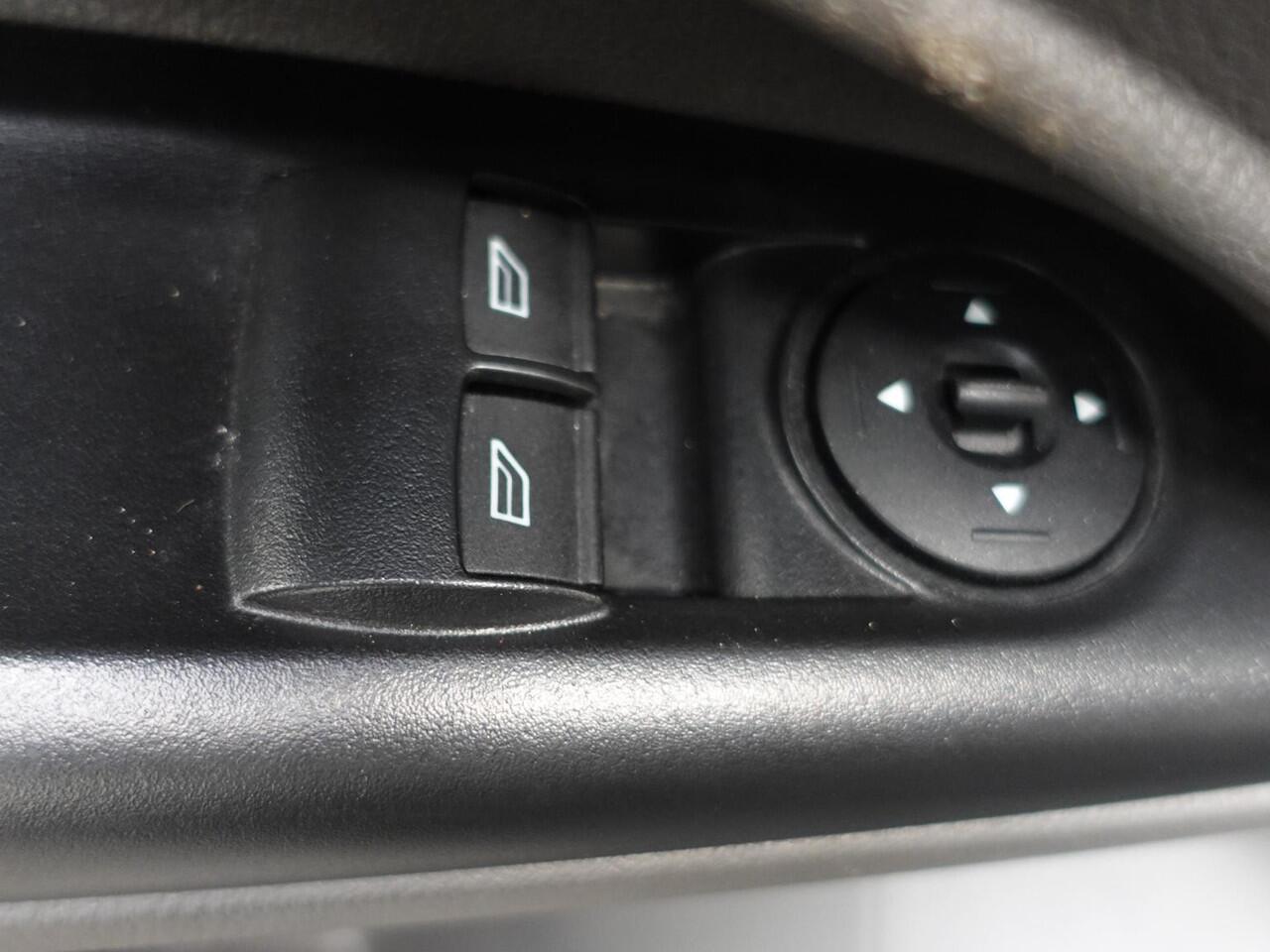 Ford TRANSIT CONNECT 100pk Automaat L2 Trend Navigatie Camera Parkeersensoren Cruise control 3 Zits