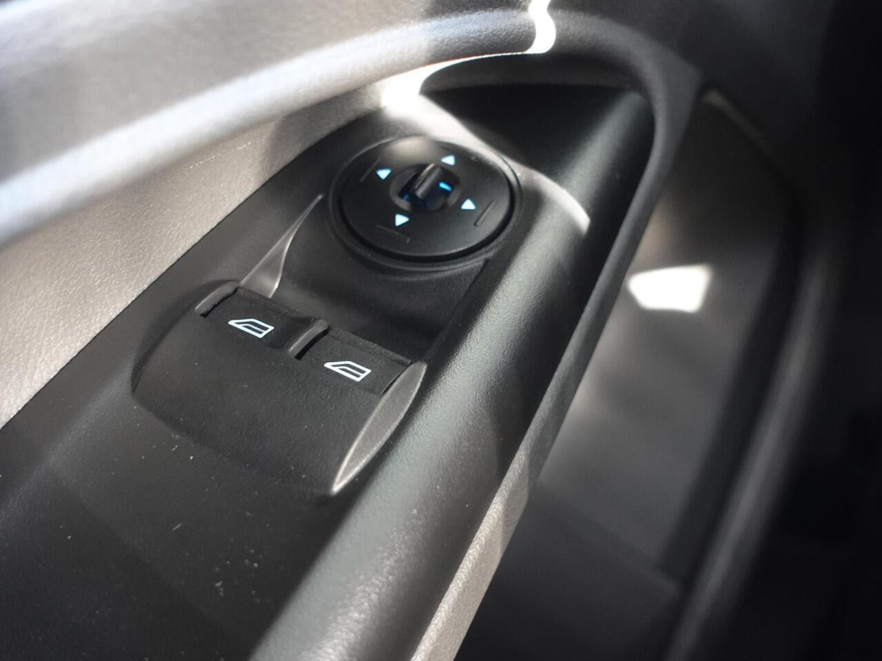 Ford TRANSIT CONNECT 100pk L2 Trend Automaat Trekhaak Airco Navigatie Cruise Control