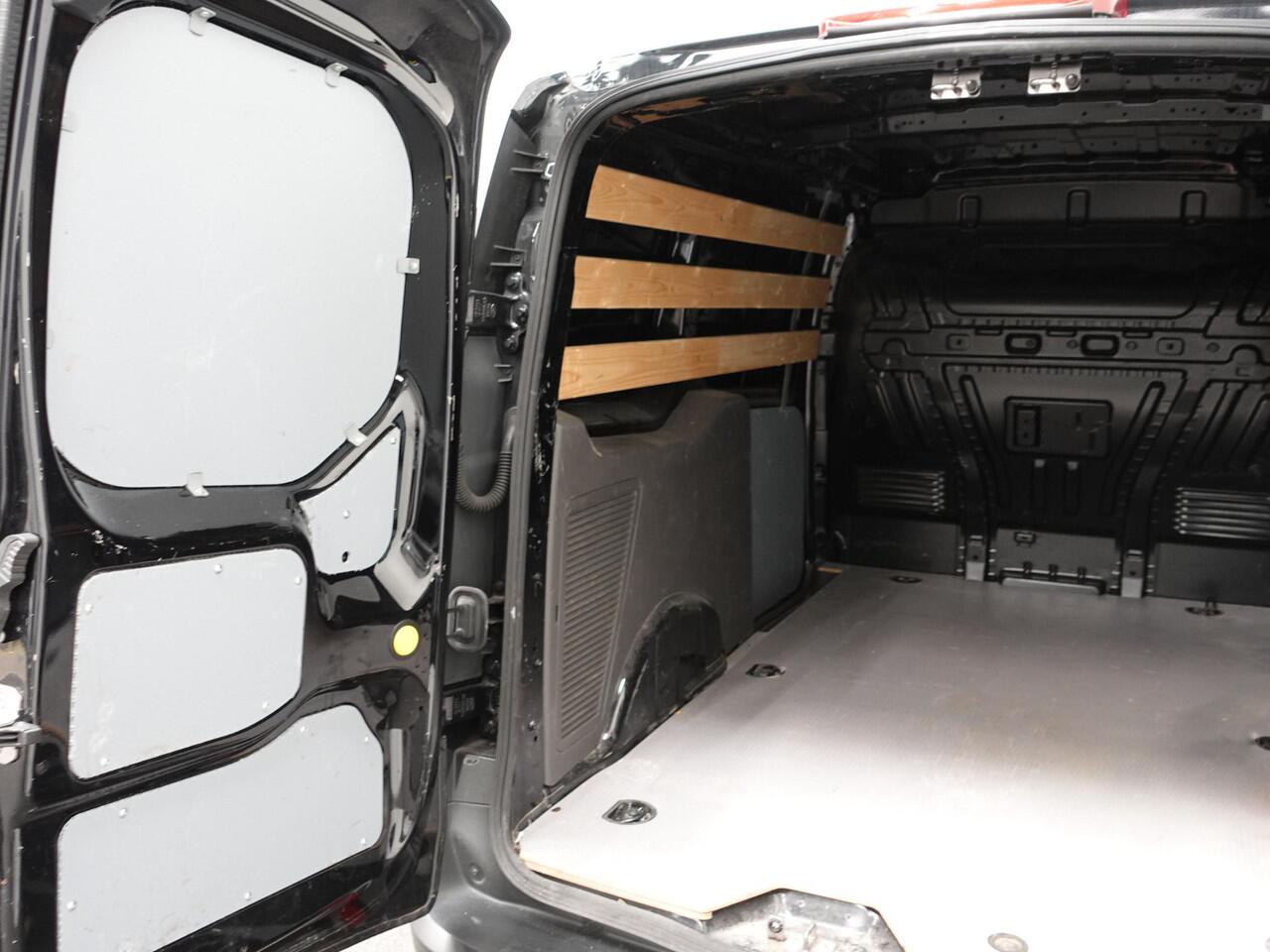 Ford TRANSIT CONNECT 100pk L2 Trend Automaat Airco Cruise Control Navi PDC achter Camera 3-zits