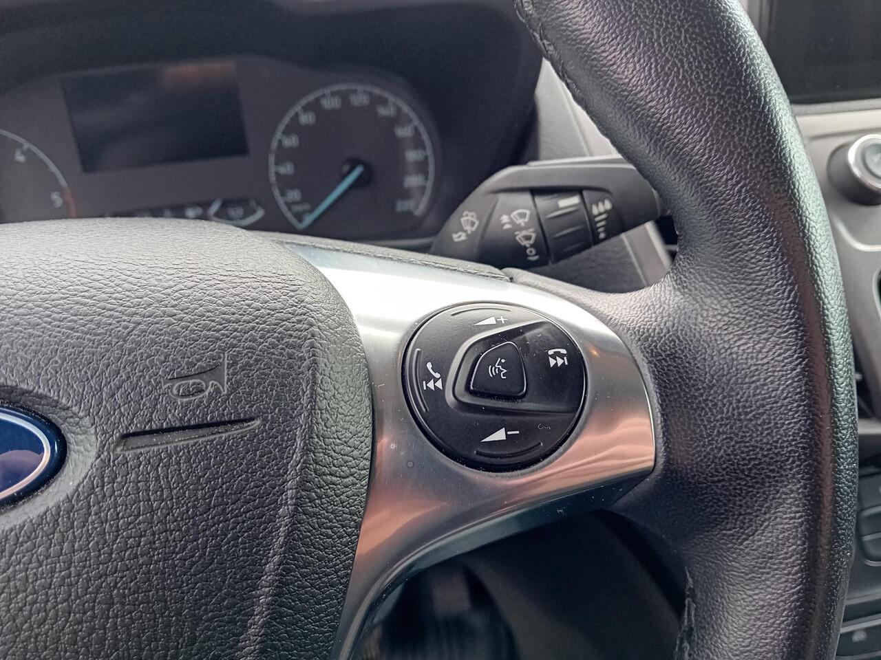 Ford TRANSIT CONNECT 100pk L2 Trend Automaat Trekhaak Airco Navi Cruise