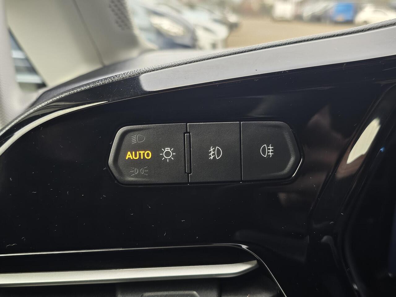 Ford TRANSIT CONNECT 1.5 EcoBoost PHEV L2 Limited | Trekhaak | Camera | Lichtmetalen Velgen | Climate Control | Navigatie |