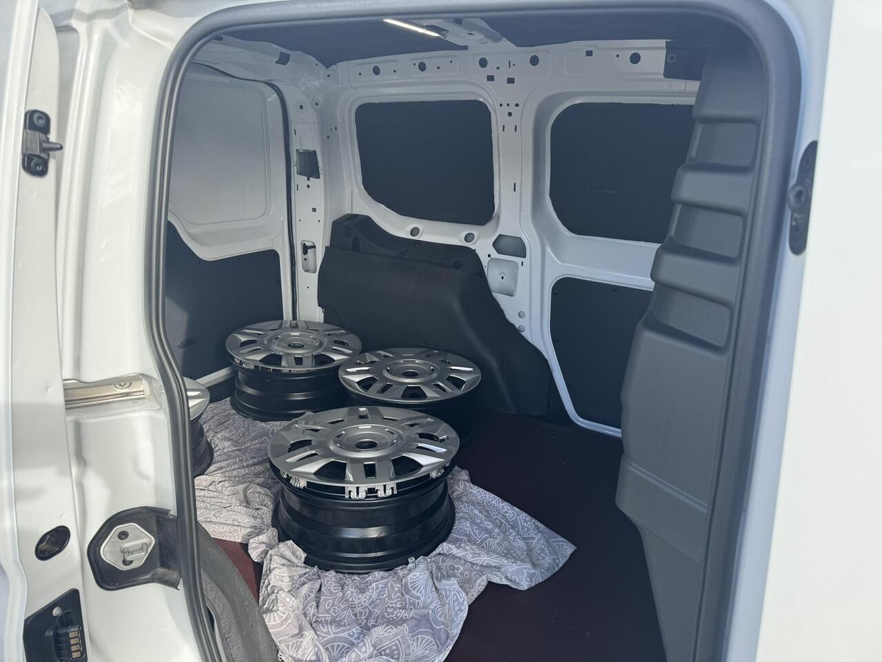 Ford TRANSIT CONNECT 2.0 EcoBlue L1 Trend | 122pk | Automaat | Nieuw model | Trekhaak | Zwarte velgen | Race striping