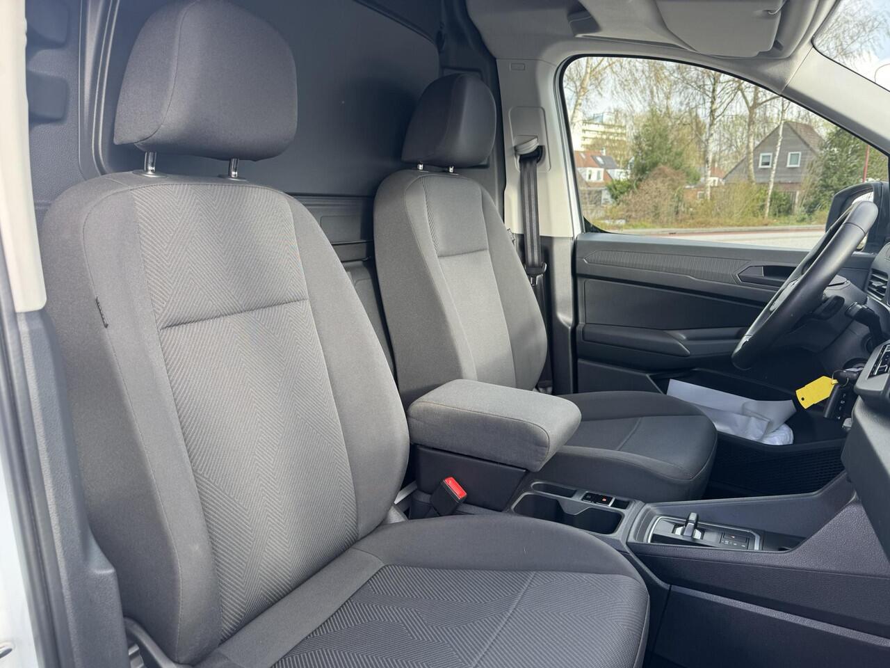 Ford TRANSIT CONNECT 2.0 EcoBlue L1 Trend | 122pk | Automaat | Nieuw model | Trekhaak | Zwarte velgen | Race striping