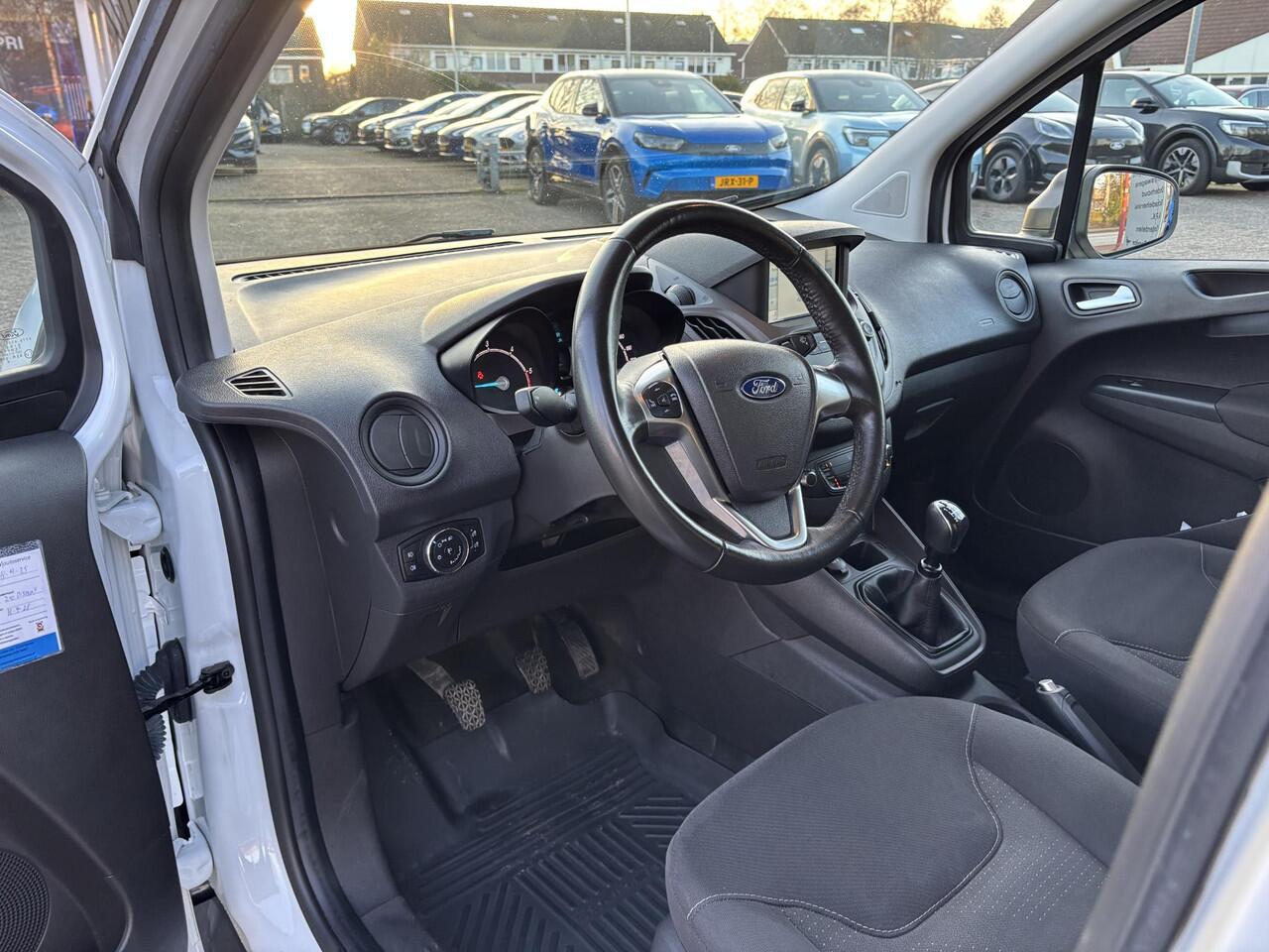 Ford TRANSIT COURIER 1.5 TDCI Trend Duratorq S&S | SCI | 75kpk | Stoelverwarming | Airco | Parkeersensoren
