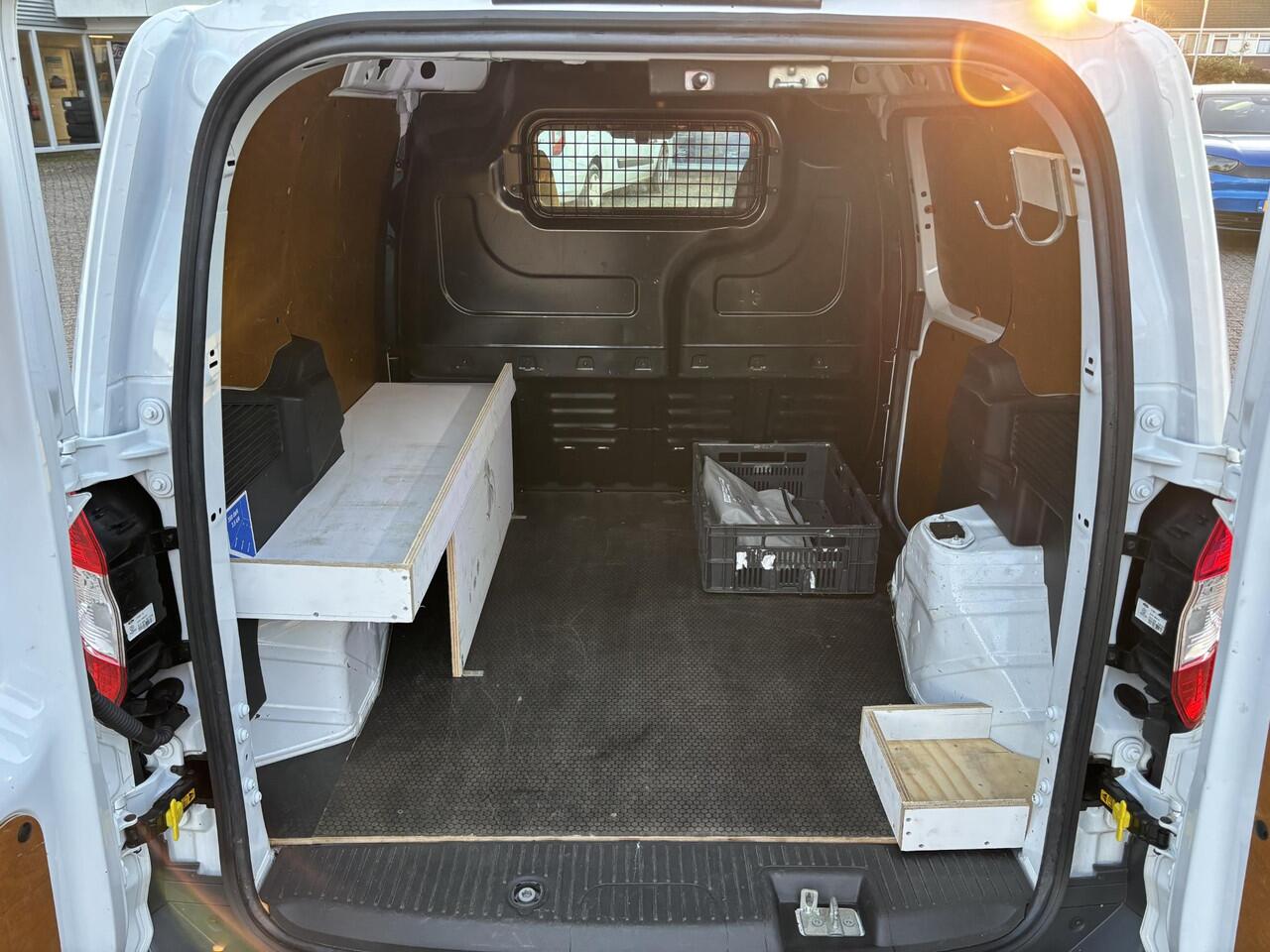Ford TRANSIT COURIER 1.5 TDCI Trend Duratorq S&S | SCI | 75kpk | Stoelverwarming | Airco | Parkeersensoren