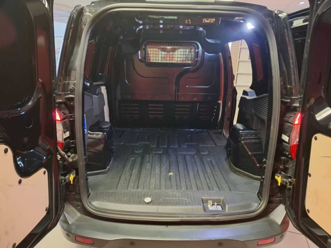 Ford TRANSIT COURIER 1.0 Limited EcoBoost, Milieu zone vrij, Navigatie, LM velgen