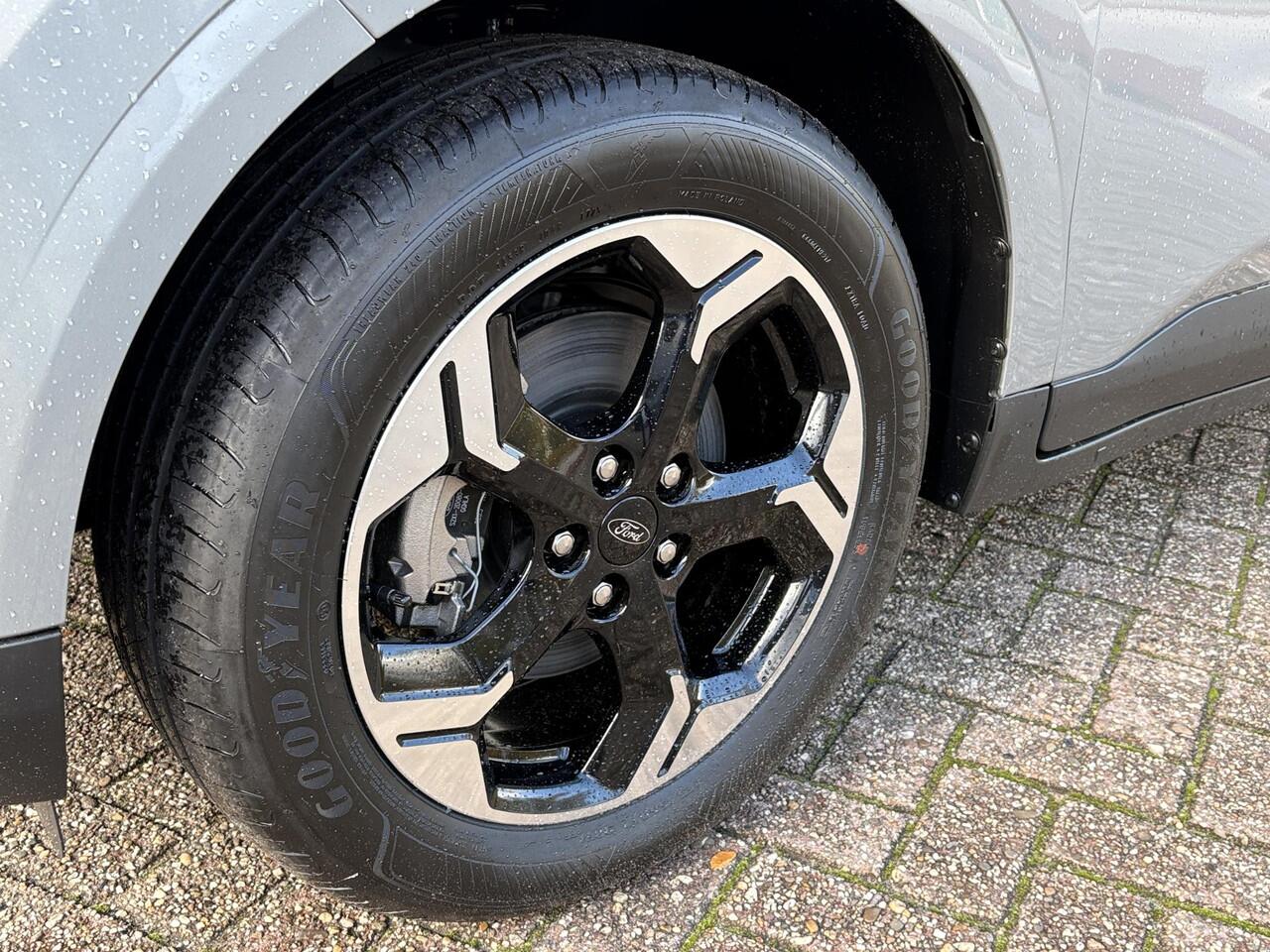 Ford TRANSIT COURIER E-Transit Limited 44 kWh | SCI | 136pk | Ford Voorraad | Driver Assistance Pack | Laadvloerbescherming | Trekhaak | LED Laadruimteverlichting