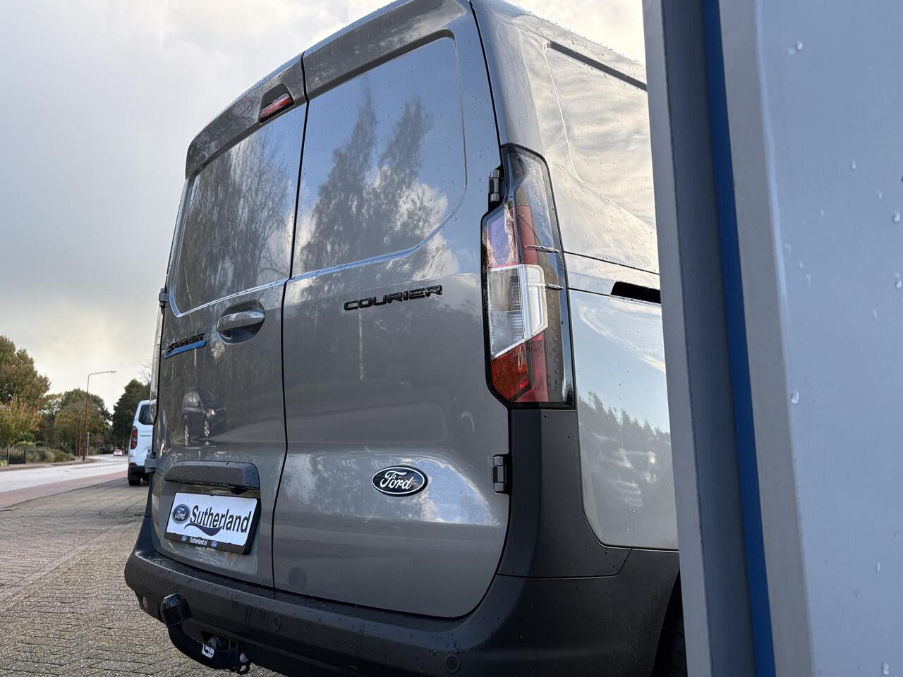 Ford TRANSIT COURIER E-Transit Limited 44 kWh | SCI | 136pk | Ford Voorraad | Driver Assistance Pack | Laadvloerbescherming | Trekhaak | LED Laadruimteverlichting