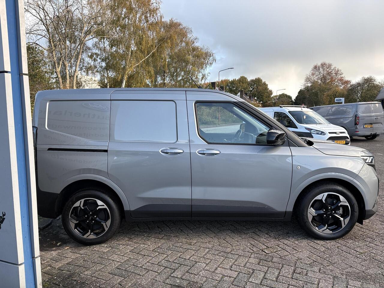 Ford TRANSIT COURIER E-Transit Limited 44 kWh | SCI | 136pk | Ford Voorraad | Driver Assistance Pack | Laadvloerbescherming | Trekhaak | LED Laadruimteverlichting