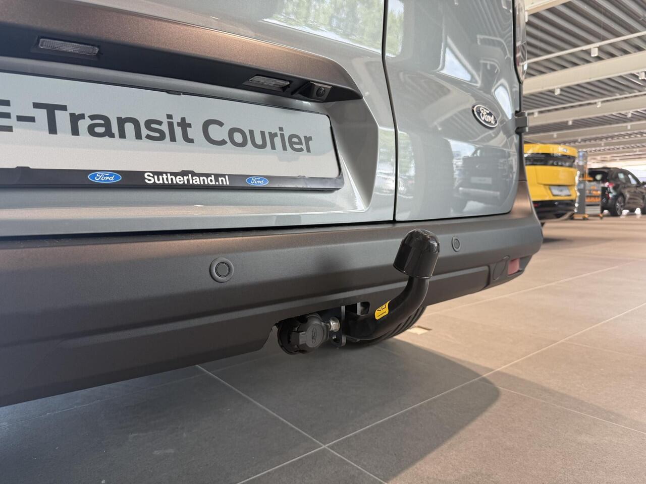 Ford TRANSIT COURIER E-Transit Limited 44 kWh 136pk | Ford Voorraad | Driver Assistance Pack | Laadvloerbescherming | Trekhaak | LED Laadruimteverlichting