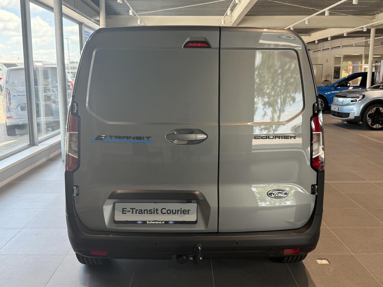Ford TRANSIT COURIER E-Transit Limited 44 kWh 136pk | Ford Voorraad | Driver Assistance Pack | Laadvloerbescherming | Trekhaak | LED Laadruimteverlichting