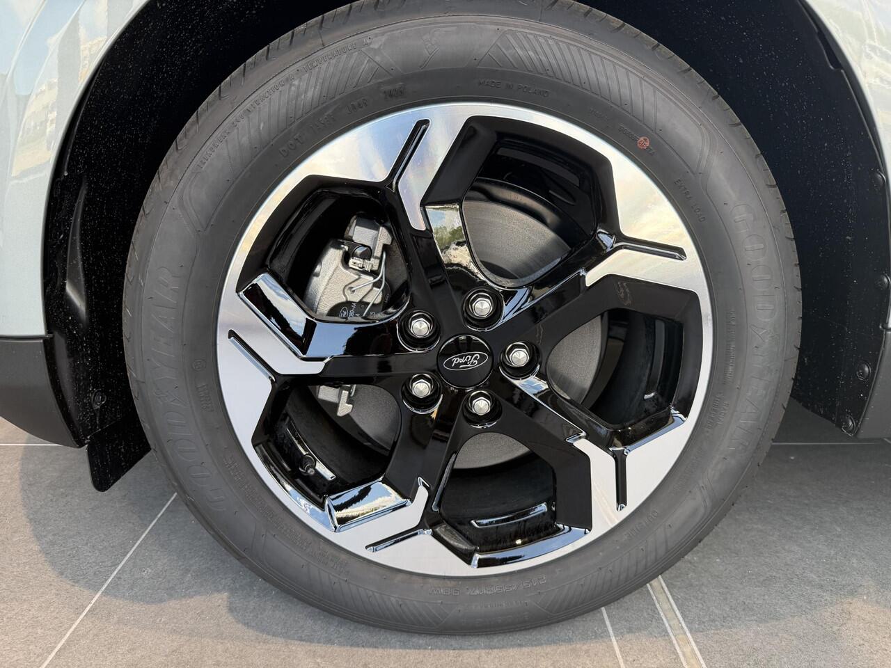 Ford TRANSIT COURIER E-Transit Limited 44 kWh 136pk | Ford Voorraad | Driver Assistance Pack | Laadvloerbescherming | Trekhaak | LED Laadruimteverlichting