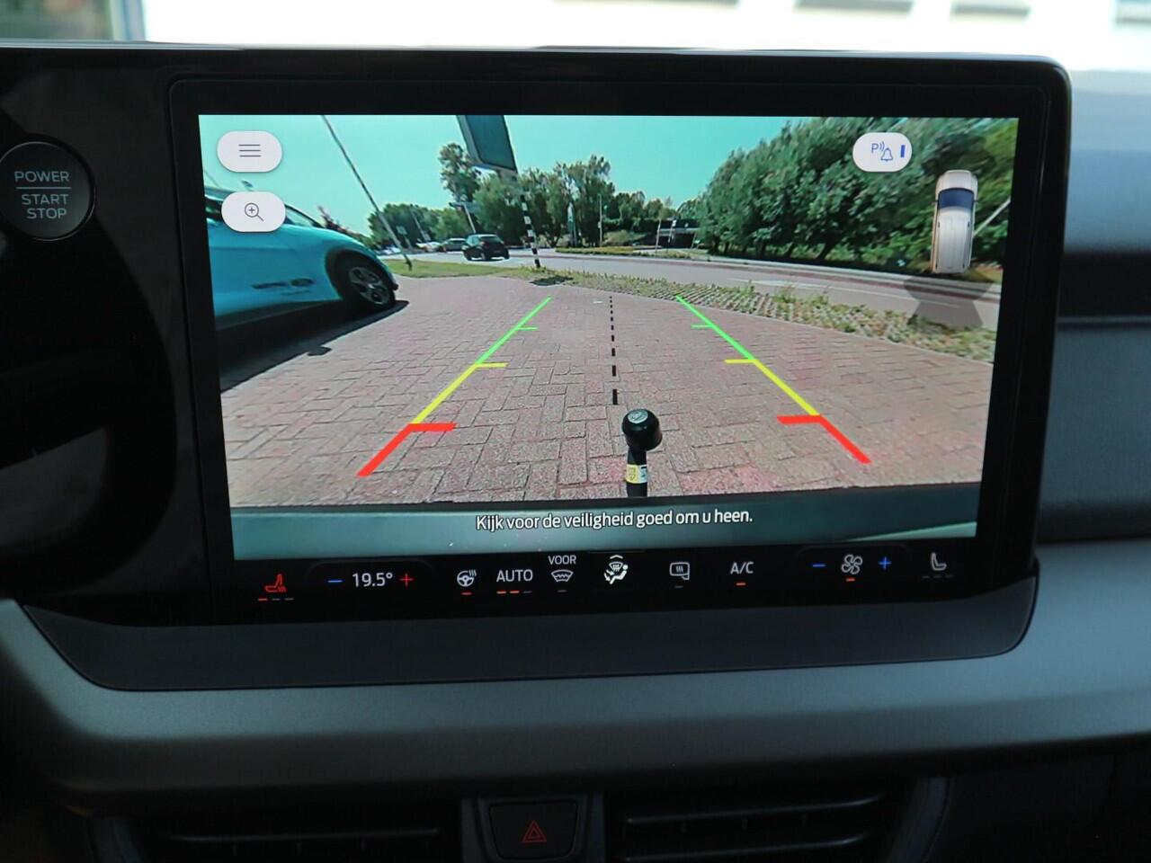 Ford TRANSIT COURIER E-Transit Limited 44 kWh * TREKHAAK * NAVI * WINTERPACK *