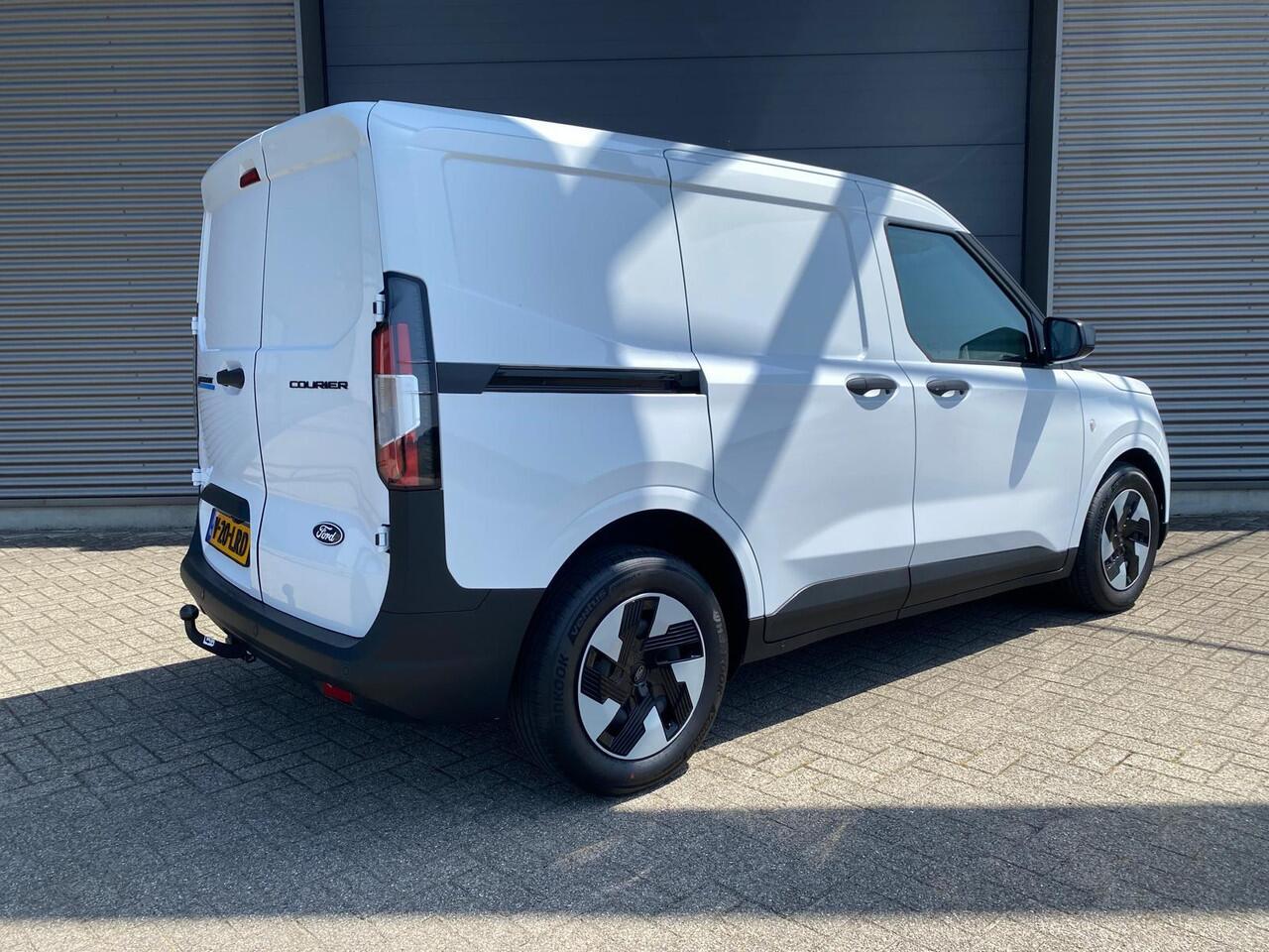 Ford TRANSIT COURIER E-Transit Trend 44 kWh 136PK | Climate Control | Parkeersensoren | Parkeercamera | Bluetooth | DAB | radio, Apple Carplay en Adroid Auto | Trekhaak |