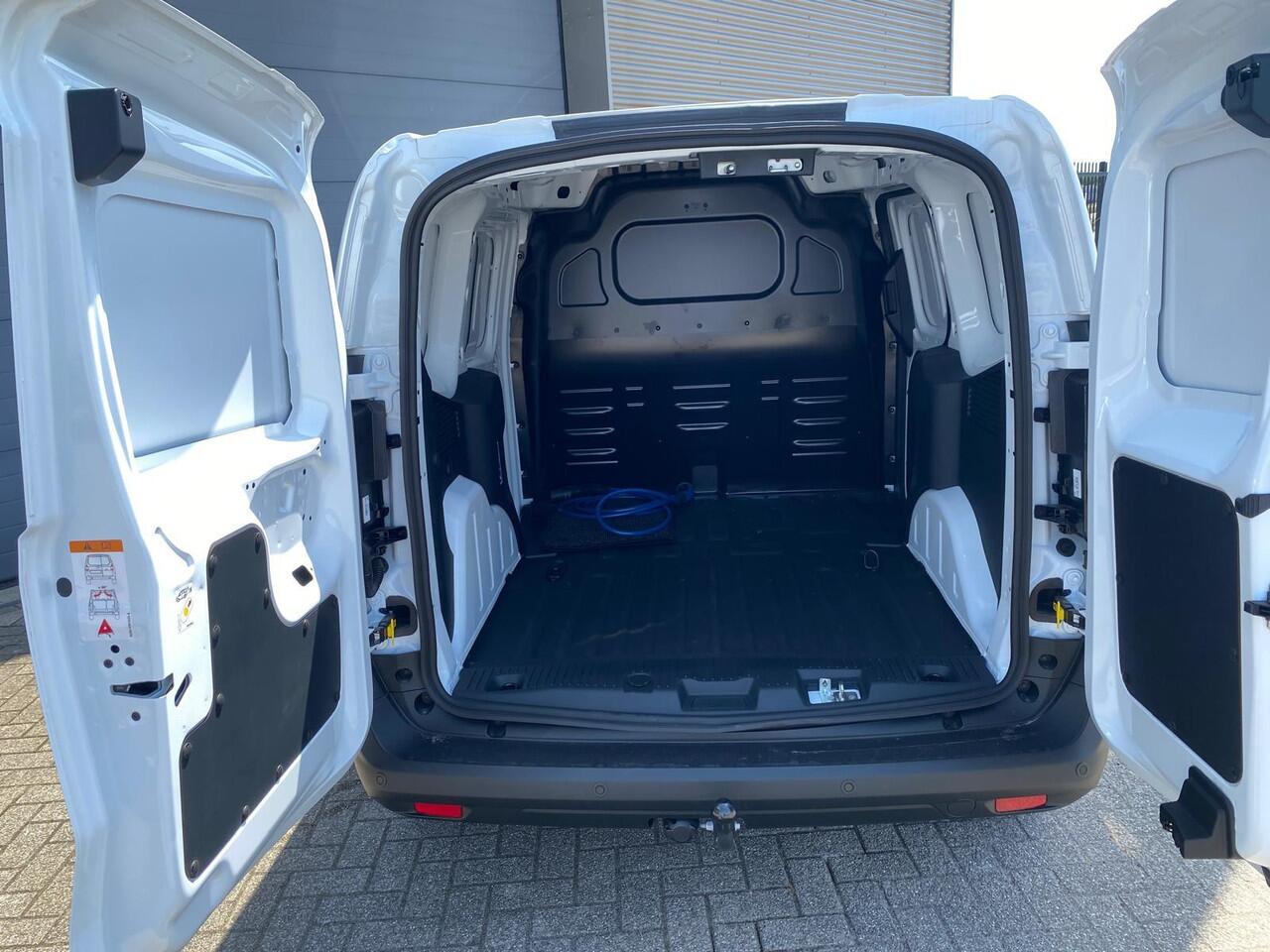 Ford TRANSIT COURIER E-Transit Trend 44 kWh 136PK | Climate Control | Parkeersensoren | Parkeercamera | Bluetooth | DAB | radio, Apple Carplay en Adroid Auto | Trekhaak |