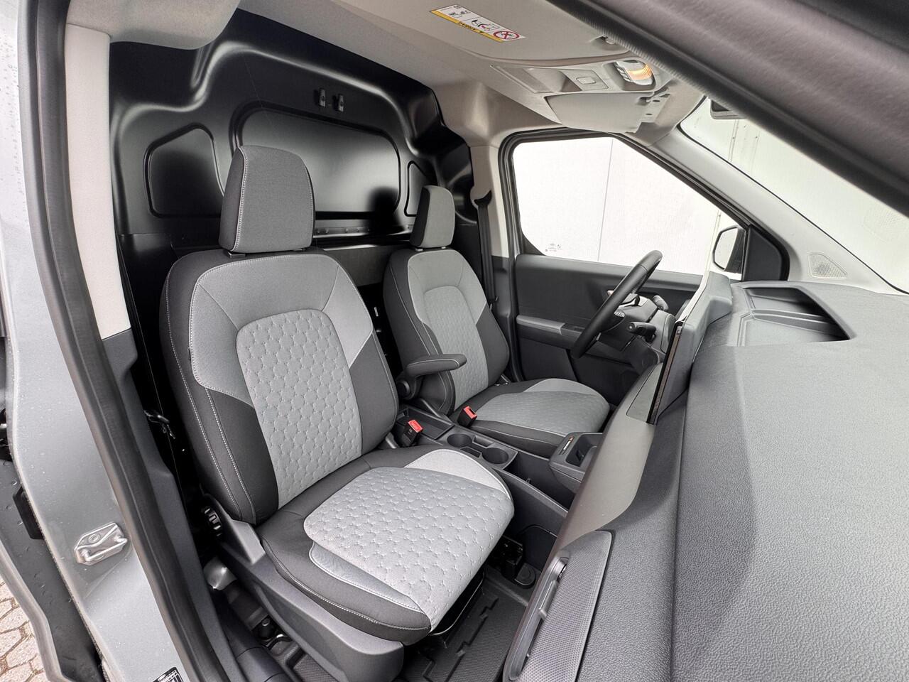 Ford TRANSIT COURIER E-Transit Limited 44 kWh | Direct Leverbaar! | Driver Assistance Pack | Trekhaak | Apple Carplay | Android Auto |