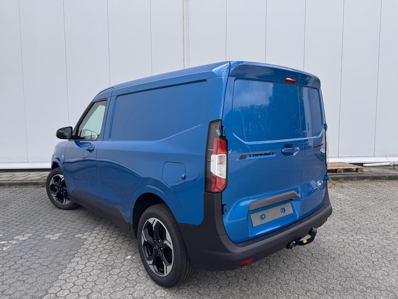 Ford TRANSIT COURIER E-Transit Limited 44 kWh | Direct Leverbaar! | Driver Assistance Pack | Trekhaak | Apple Carplay | Android Auto | 0,99% Financial Lease |