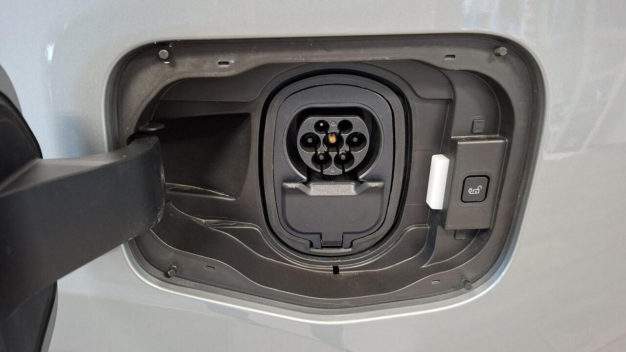 Ford TRANSIT COURIER E-Transit Limited 136 PK 44 kWh accu