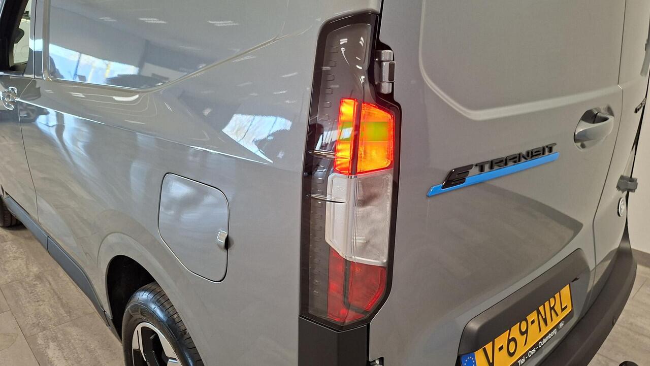 Ford TRANSIT COURIER E-Transit Limited 136 PK 44 kWh accu