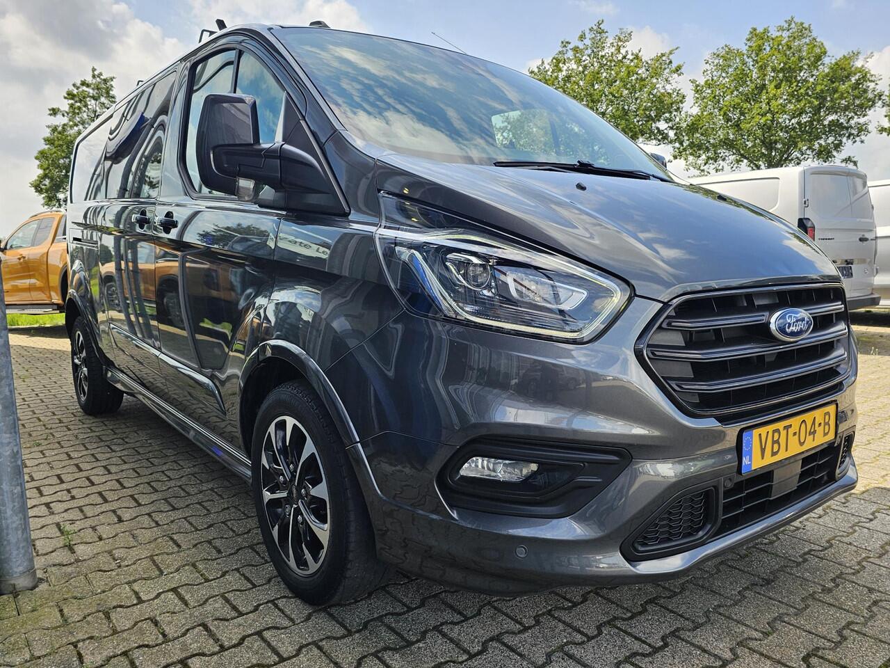 Ford TRANSIT CUSTOM 320 2.0 TDCI L2H1 Sport 185 pk Automaat | Cruise control | Navigatie | Lane assist | Half leder | Stoelverwarming | Airco | Trekhaak | Zéér compleet!