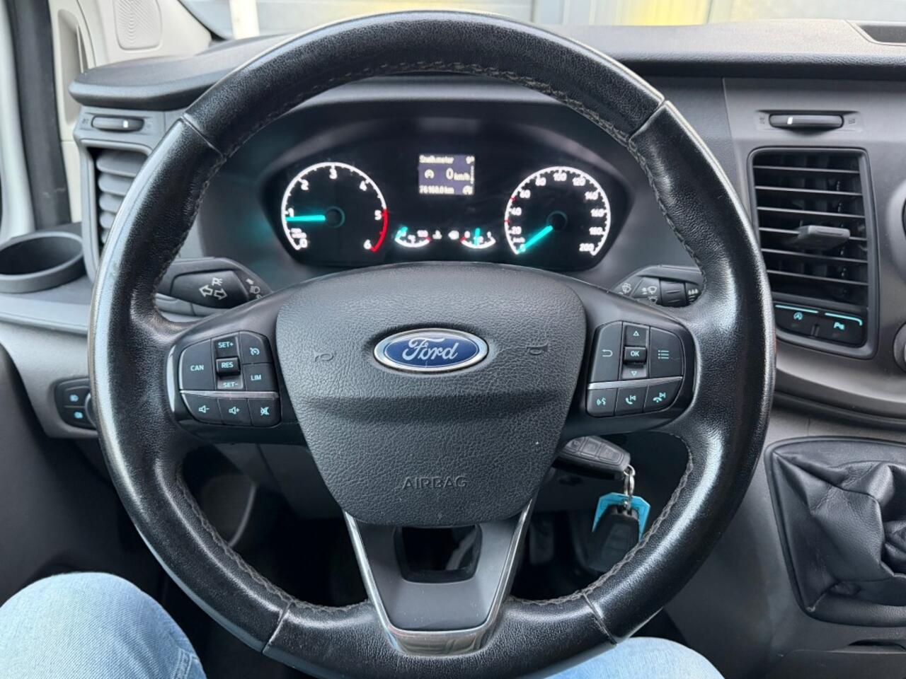 Ford TRANSIT CUSTOM 300 2.0 TDCi 130PK L2H1 Trend / Airco / Navigatie / Trekhaak 2700KG / Cruise