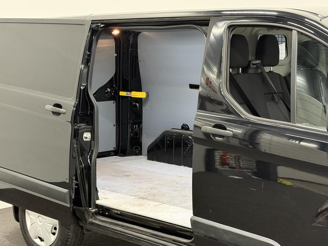 Ford TRANSIT CUSTOM 300 2.0 TDCI L1H1 Trend Airco Cruise Control Parkeersensoren Stoelverwarming